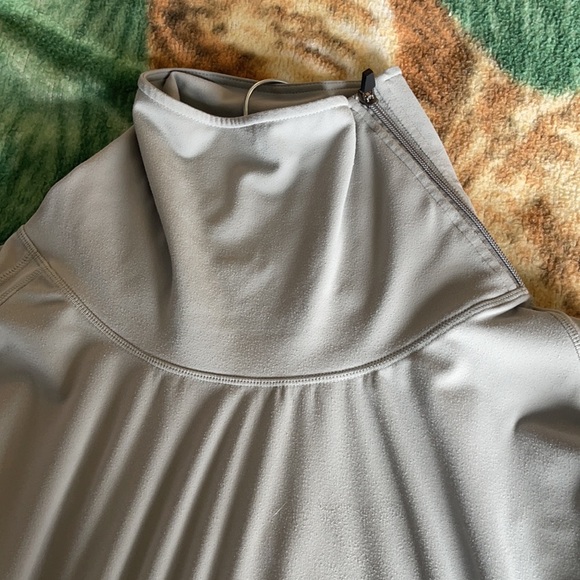 P'tula Rosy Seize the Day Pullover White Sage - Picture 6 of 6